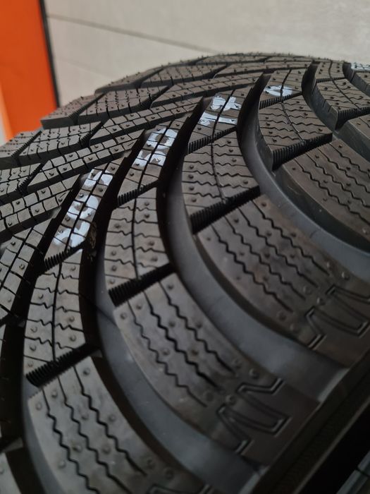 Нови зимни гуми 2 броя MAXXIS Premitra 205 50 R17