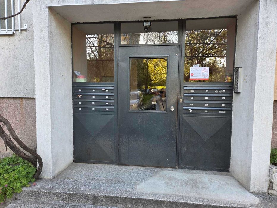 Предлагам едностаен апартамент /тип гарсониера/, с възможност за преустройство към двустаен