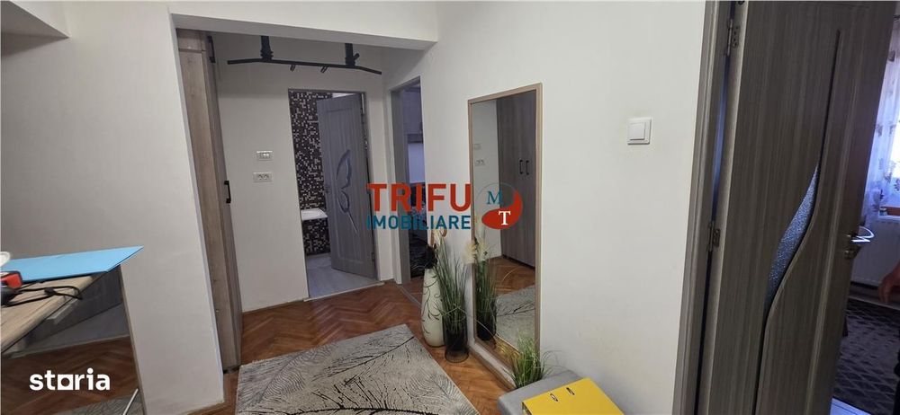 Apartament cu 3 camere si doua bai zona Cetate