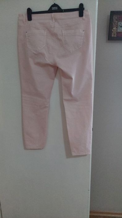 Розов панталон тип дънки