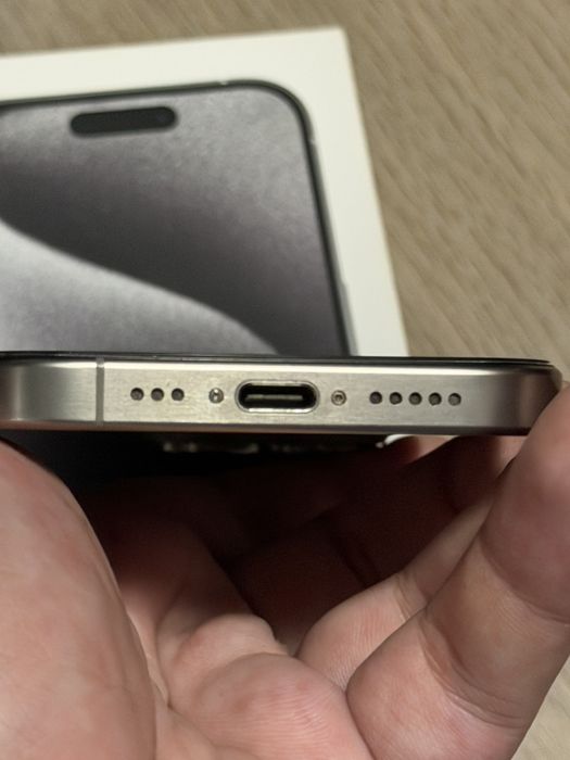 iPhone 15 Pro Natural titanium