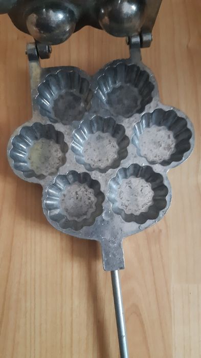 Formă pentru prajituri-coșulețe