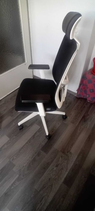 Работен офис стол