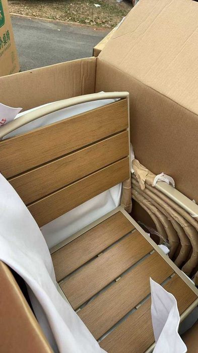 Столове и маси от WPC и алуминий – здрави, елегантни и бюджетни