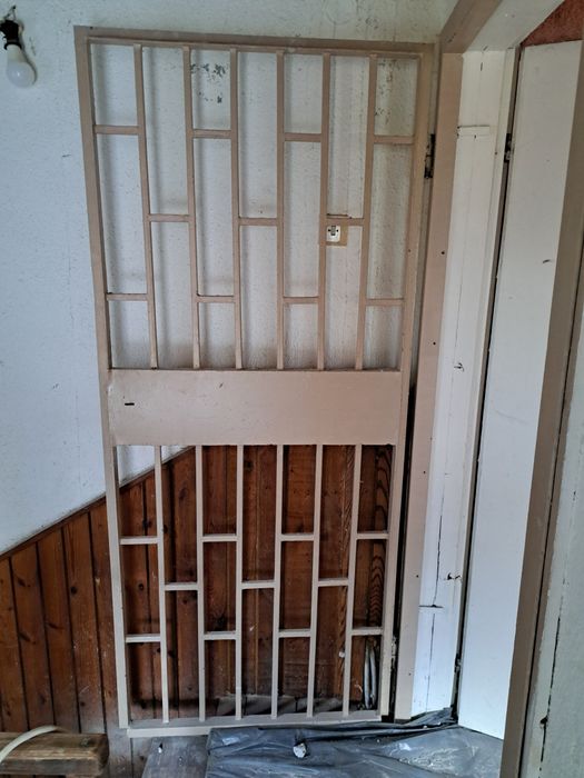 Метална решетка с касов ключ