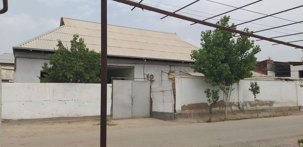 Xovli sotiladi 4.2 sutik 4 xona bor