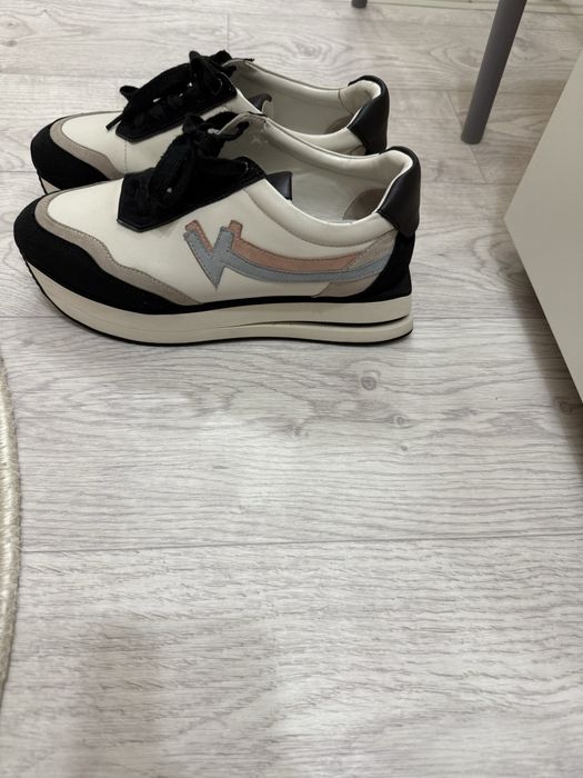 Кроссовки Basconi в отличном состоянии