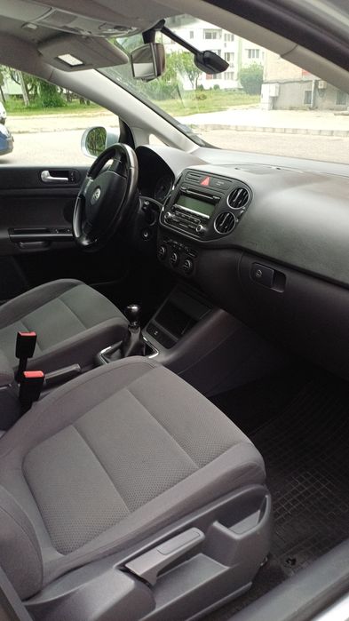 Продавам лека кола фолксваген голф плюс