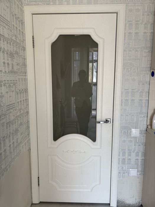 Межкомнатная деревяная дверь