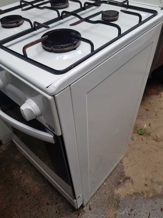 Aragaz Zanussi alb-50cm latime
