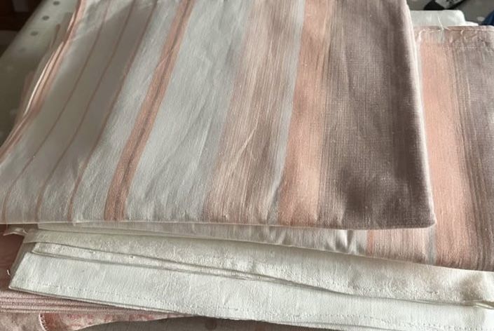 Продаются льняные простыни и скатерти.