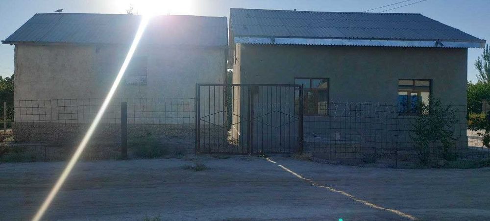 Нишон туманда Уй сотилади