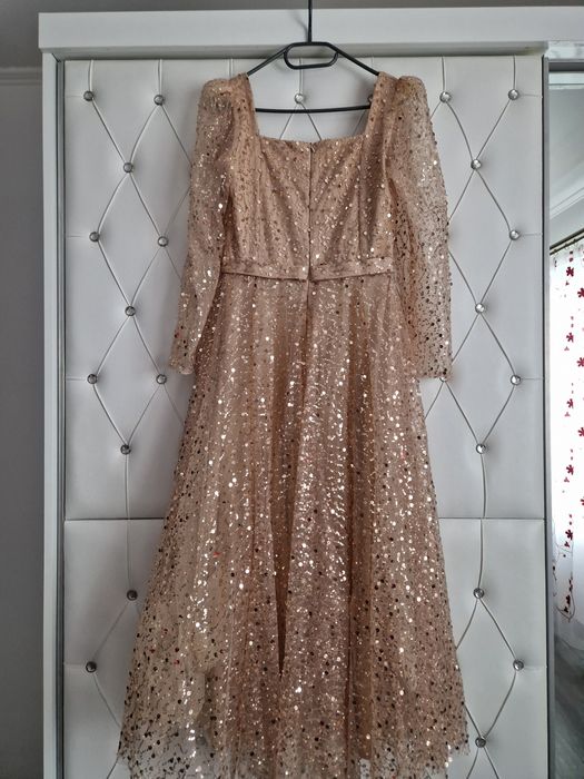 Rochie de ocazie strălucitoare