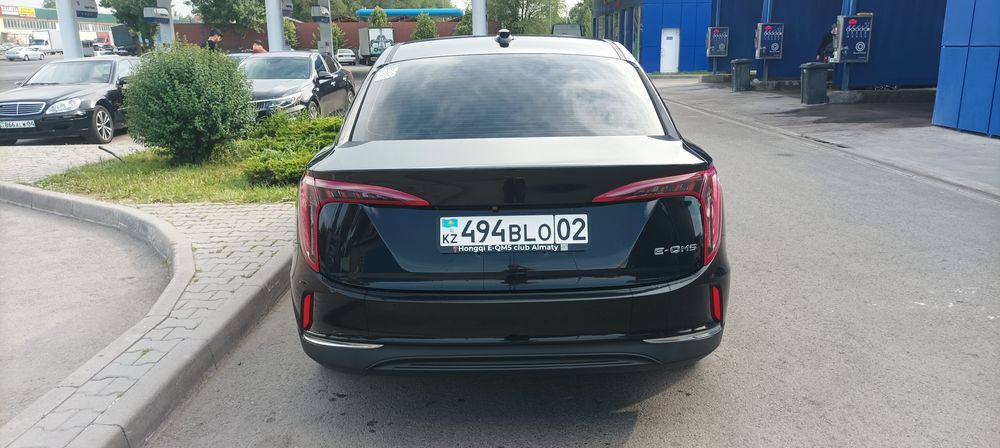 Продам Hongqi EQM5