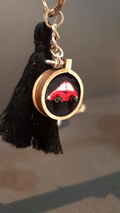 Breloc minigherghef handmade.