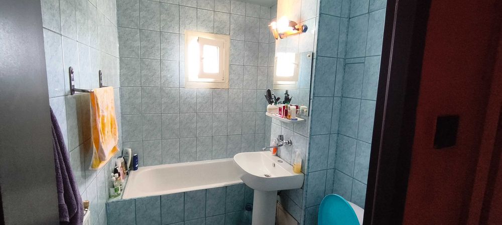 Vand apartament 3 camere.