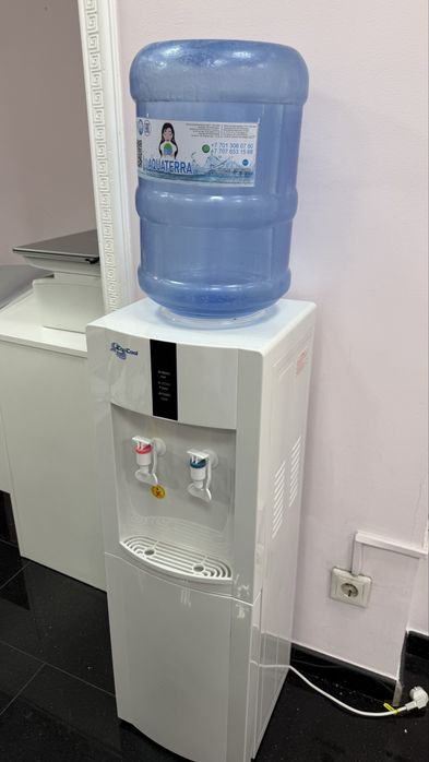 напольный кулер (диспенсер) для воды бренда EcoCool