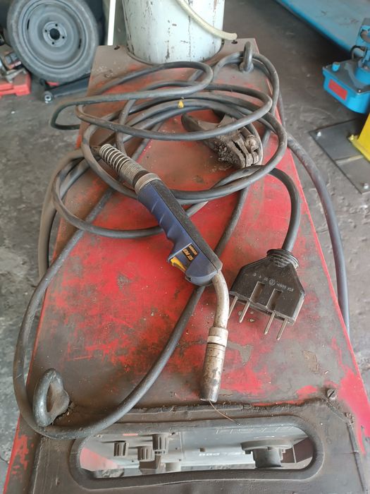 Трифазен заваръчен апарат CO2