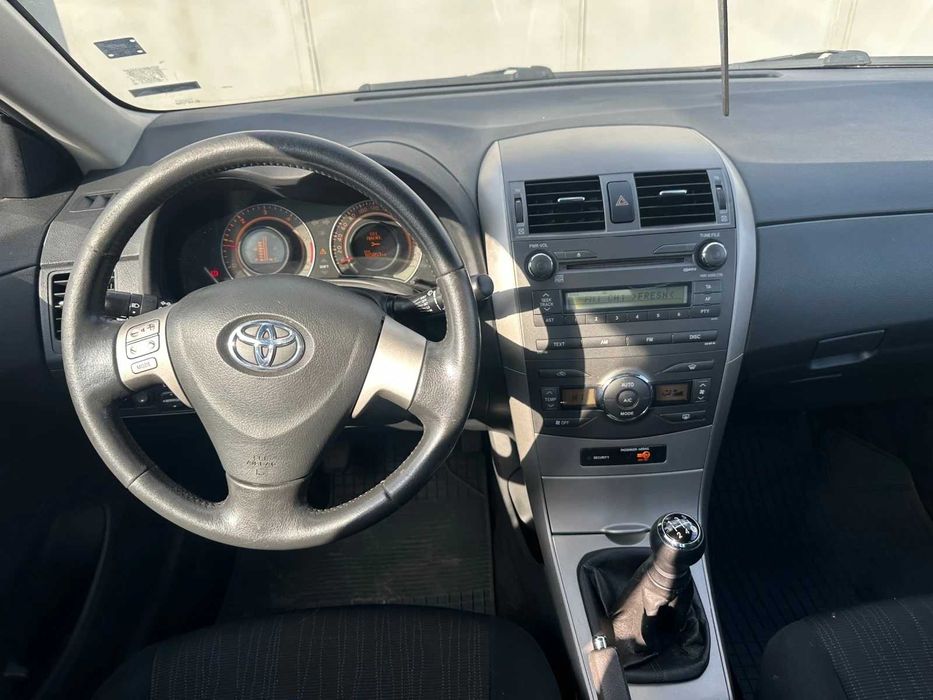 Toyota Corolla 1.4 D-4D 90кс 2009.г Обслужена работещ климатик нови гуми !