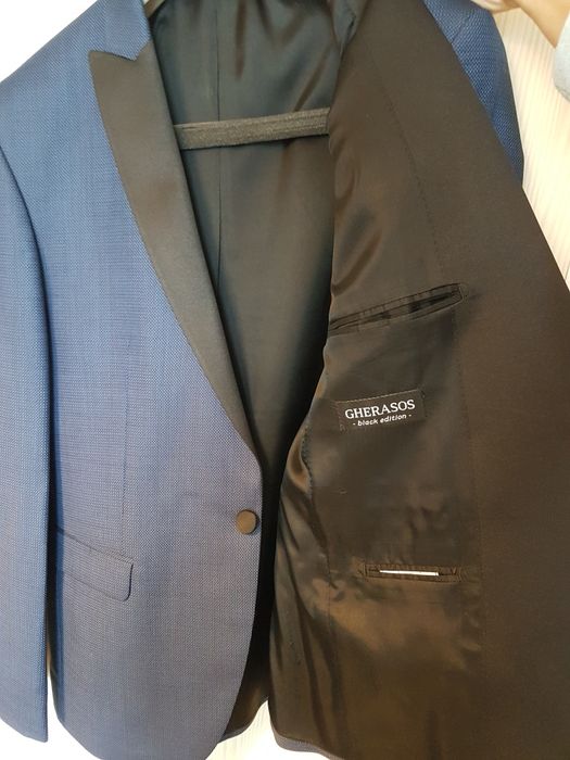 Vand costum de barbati