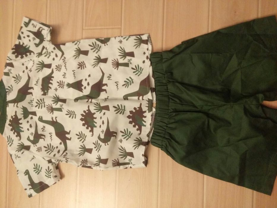 Комплект с динозаври