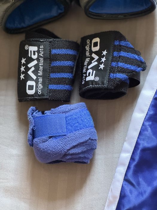 Боксерские перчатки+форма