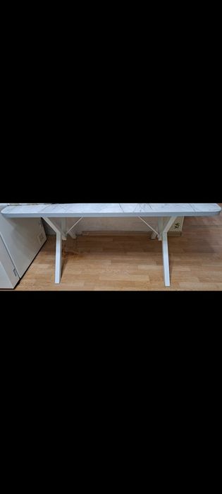 Стол стулья в идеальном состоянии