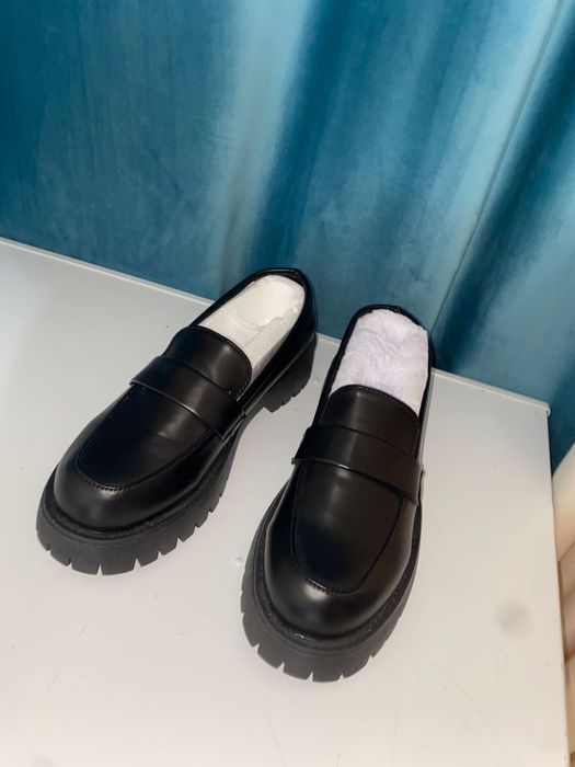 Продаю лоферы женские (обувь)