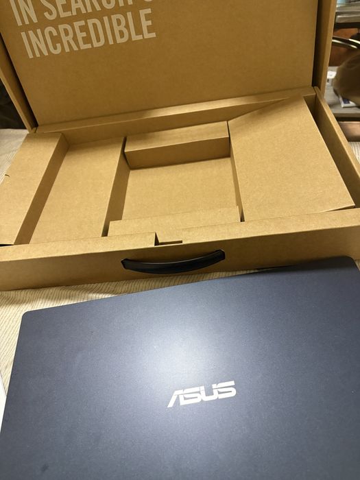 Laptop Asus , 1200 de lei negociabil