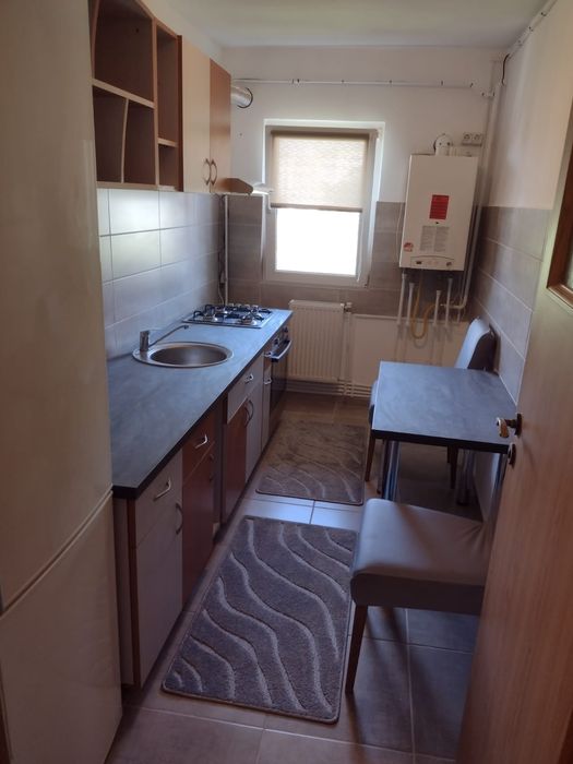 Apartament cu două camere de închiriat