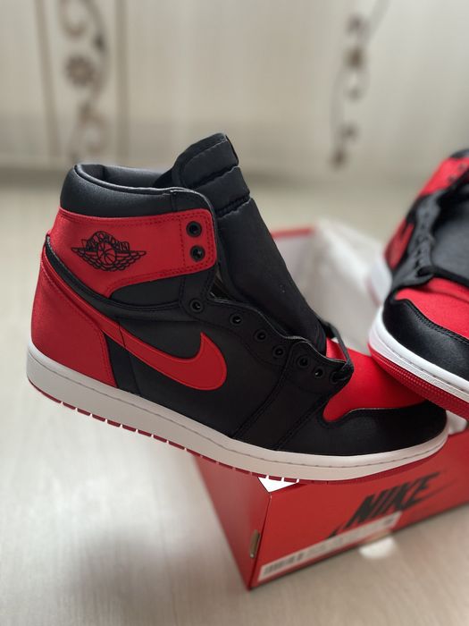 Jordan 1 OG Satin Bred