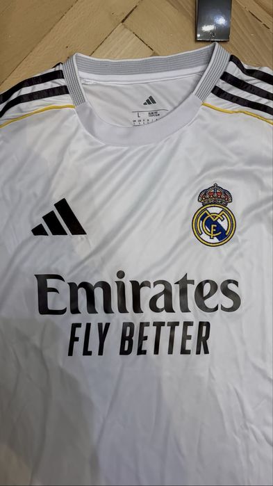 Футболни екипи.