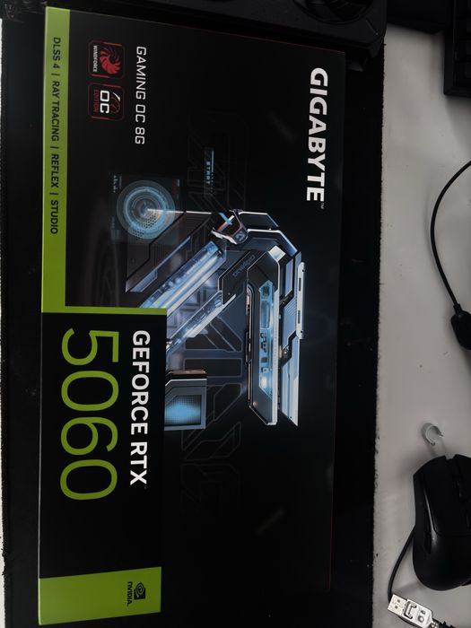 Placa video gigabyte oc x3 rtx 5060 8gb