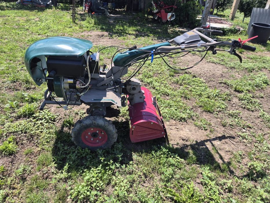 Vând motocultor de 9 cp
