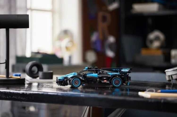 Оригинальный LEGO набор 42162 Bugatti Bolide!