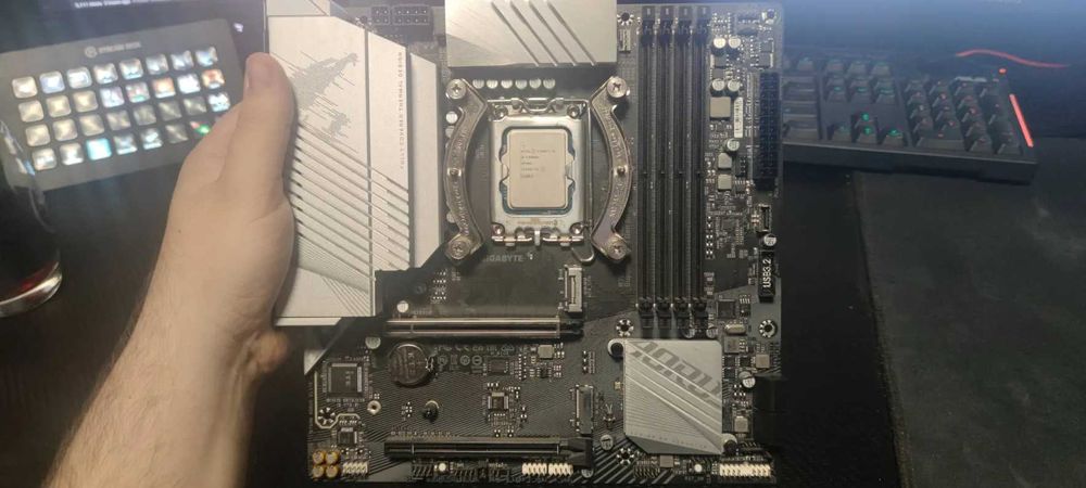 Procesor i9 13900K + Placa de baza GIGABYTE B760M AORUS ELITE AX