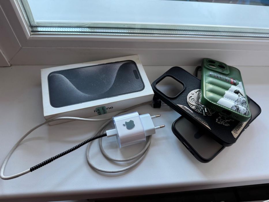 Продам iphone 15 pro на 256гб.