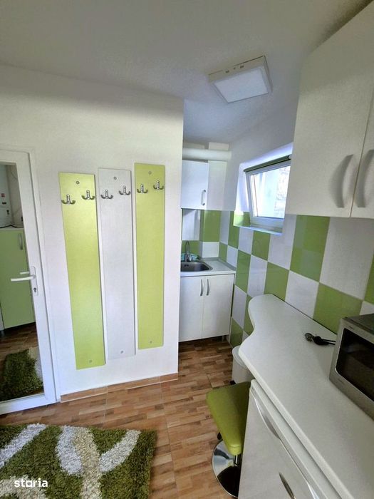 Garsonieră recent renovată, ultracentral (vis-a-vis UMF), de închiriat