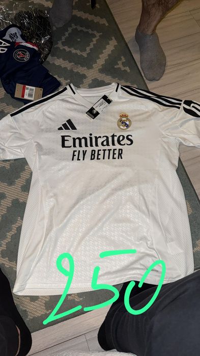 Tricouri noi originale