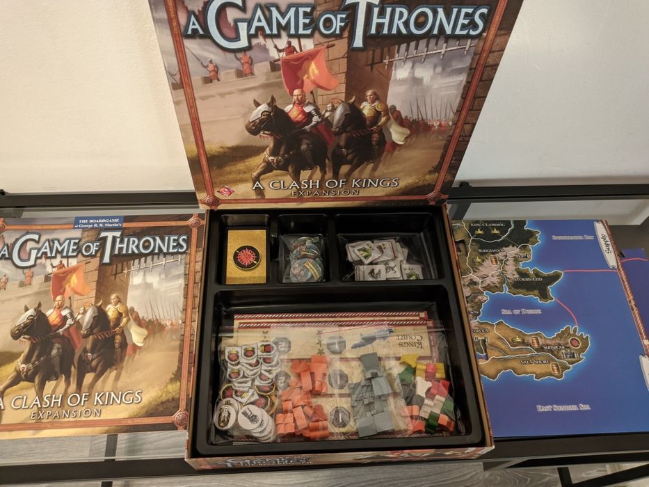 A Game of Thrones First Edition cu cele 2 expansions