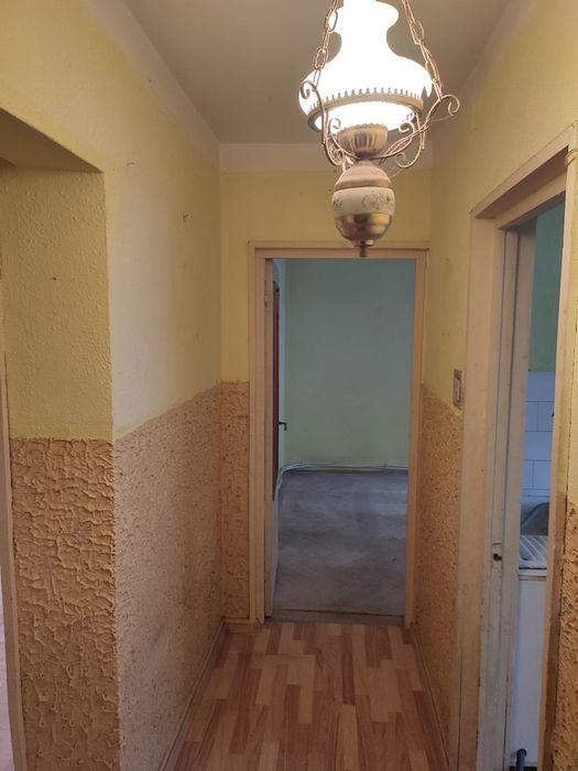 Vând apartament 3 camere în ADJUD