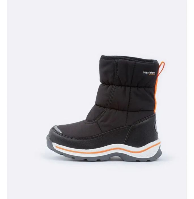 Продам новые ботинки Lassie