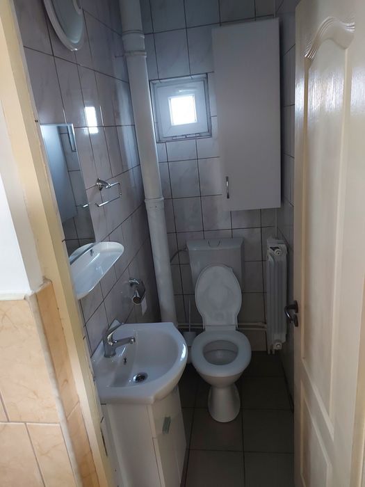 Închiriez apartament 3 camere Cumpana
