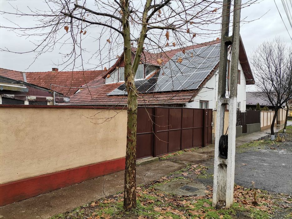 Vând casă si spațiu comercial