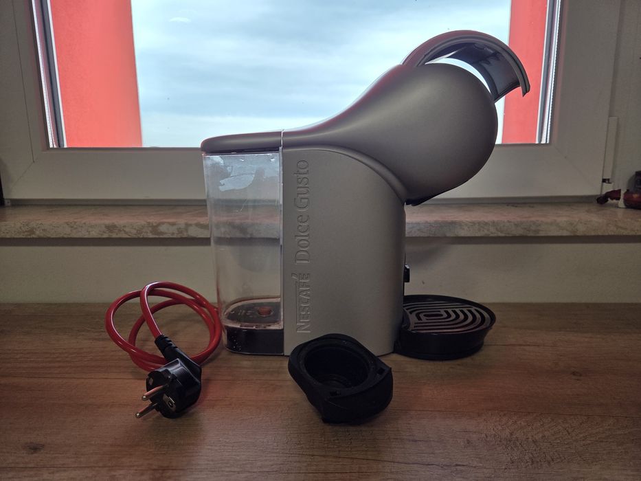Aparat cafea cu capsule Dolce Gusto