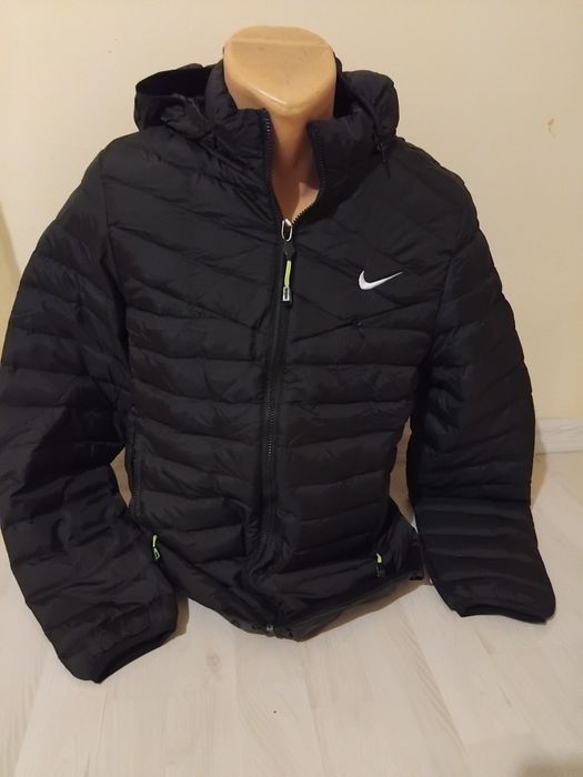 Ieftin! Geaca baieti Nike.