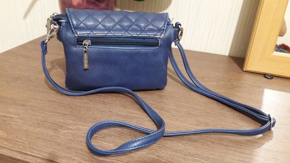 Продаю сумочку компактную