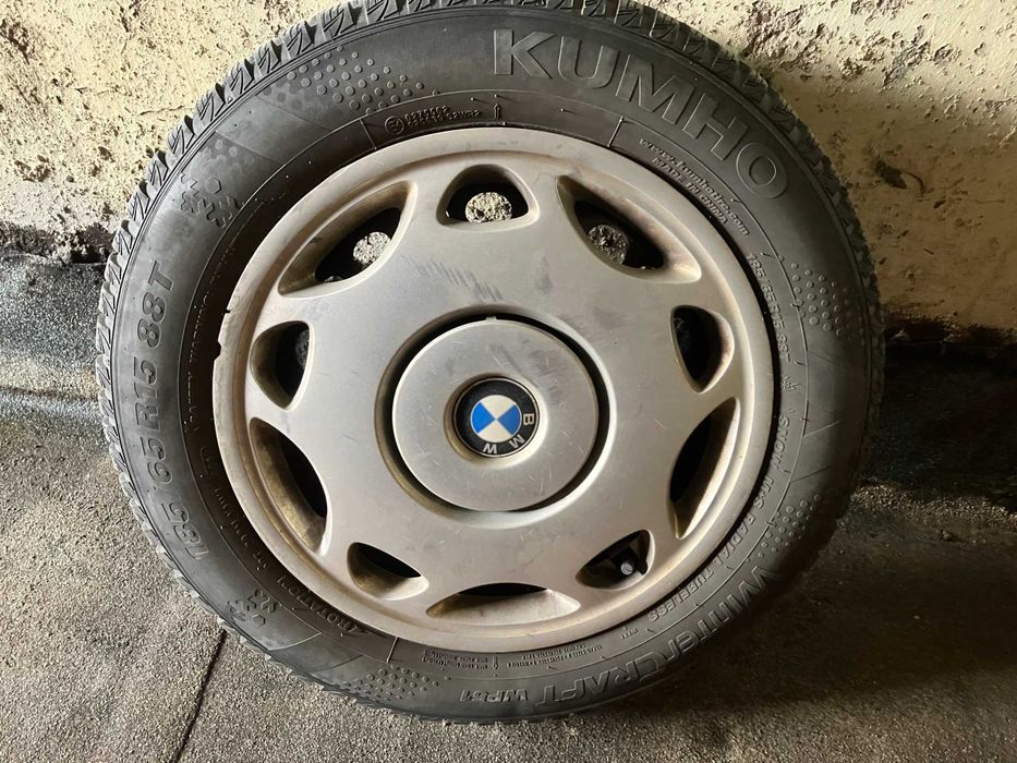 зимни гуми KUMHO 185/65/ 15 4 броя ,с железни джанти и тасове БМВ