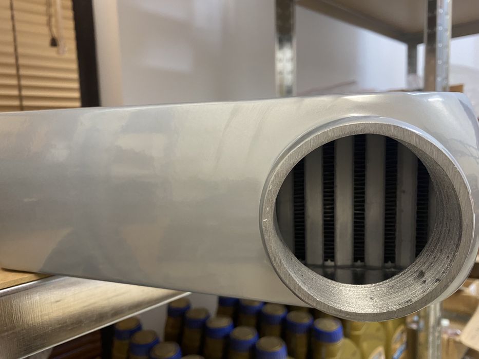 TurboWorks универсален интеркулер Intercooler 600х300х100 Bar&Plate