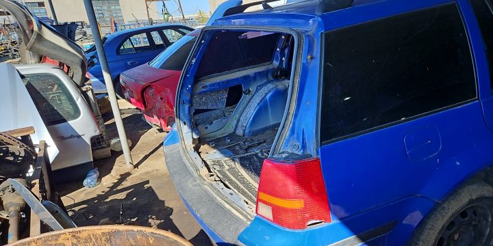 Buton incalzire scaun fata stanga Volkswagen VW Golf a 4-a generatie